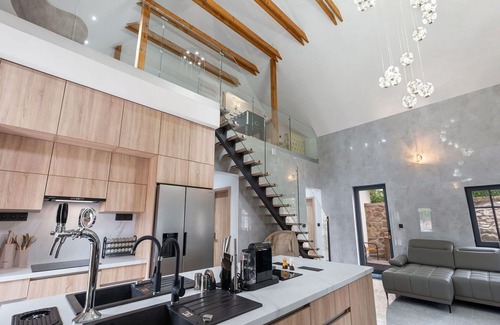 Dolni Laz House | Wonderful private villa for 8 people with WIFI, hot tub, TV, terrace and pets allowed