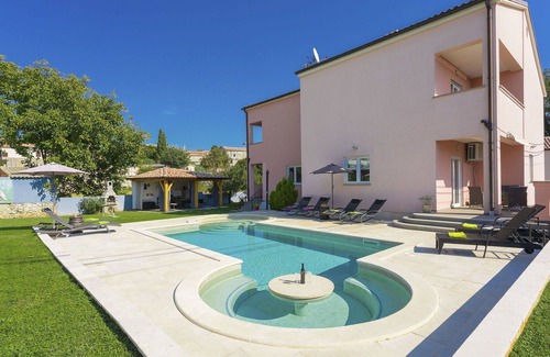 Orihi House | Wonderful private villa for 12 guests with WIFI, private pool, A/C, TV, terrace and pets allowed