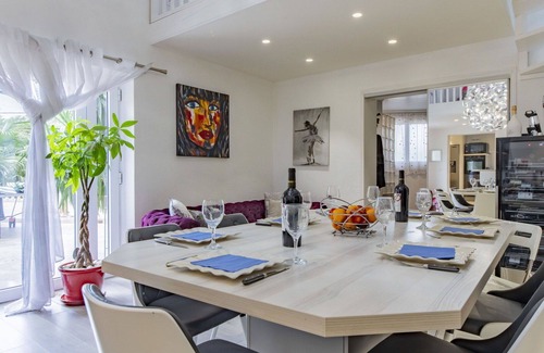 Les 3 Ponts Villa | Wonderful private villa with WIFI, A/C, private pool, hot tub, TV, terrace and pets allowed