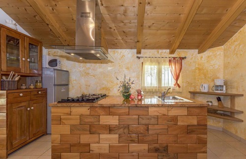 Rebici House | Wonderful private villa for 6 guests with WIFI, A/C, TV, terrace and pets allowed