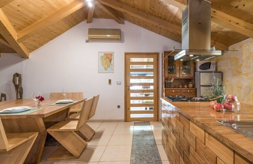 Rebici House | Wonderful private villa for 6 guests with WIFI, A/C, TV, terrace and pets allowed