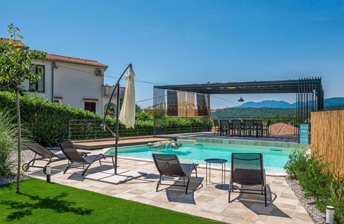 Viskovo House | Wonderful private villa for 8 guests with A/C, private pool, WIFI, TV, terrace and panoramic view