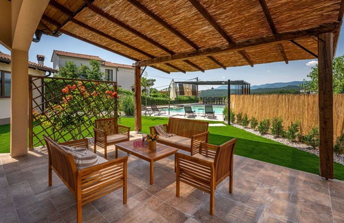 Viskovo House | Wonderful private villa for 8 guests with A/C, private pool, WIFI, TV, terrace and panoramic view