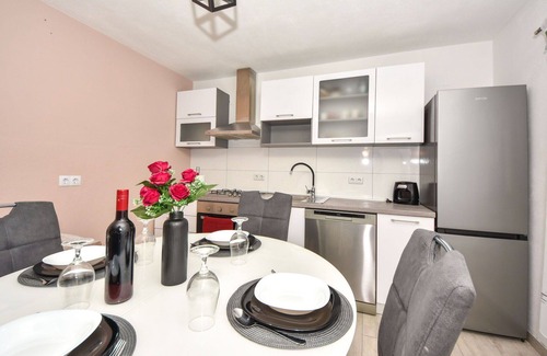 Maslenica House | Wonderful private villa for 10 people with private pool, A/C, WIFI, TV and terrace