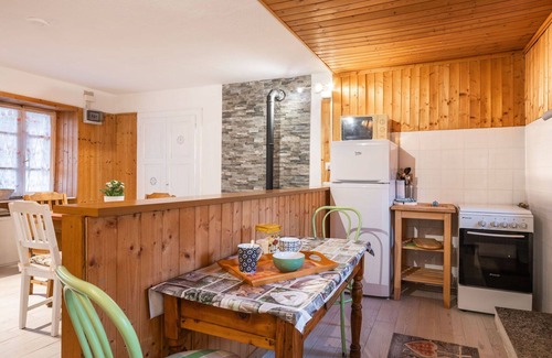 Armeno House | Wonderful private villa for 4 people with WIFI, TV, patio and pets allowed
