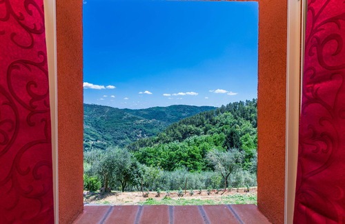 Pescia Villa | Wonderful private villa for 4 people with private pool, WIFI, A/C, TV and panoramic view