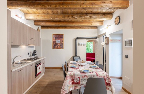 Piasco House | Wonderful private villa for 5 people with WIFI, hot tub, TV, patio, pets allowed and panoramic v.