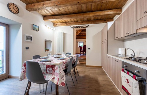 Piasco House | Wonderful private villa for 5 people with WIFI, hot tub, TV, patio, pets allowed and panoramic v.