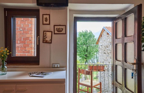 Dascio House | Wonderful private villa for 3 people with WIFI, patio and pets allowed