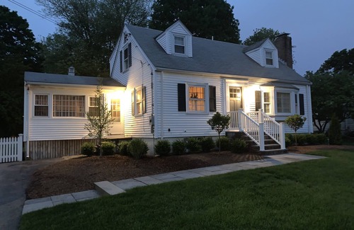 Bedford House | Wonderful Renovated Family Friendly Home Close to Boston and Lexington