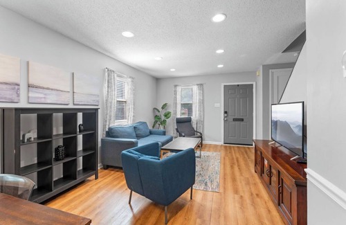 Potomac West House | Wonderful Renovated Townhouse in a Prime Location