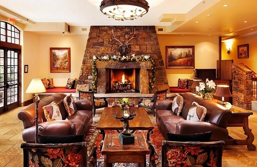Vail Hotel | Wonderful Stay! Gorgeous Mountain View, Near Attractions, Hot tub, Parking!