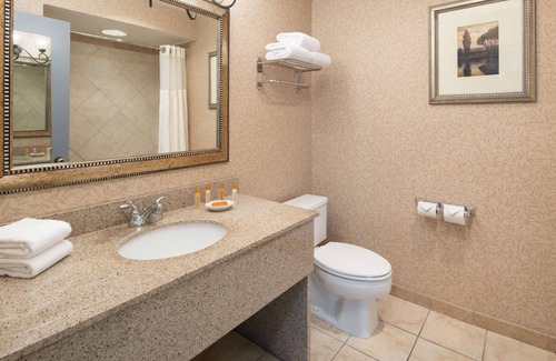 Port Angeles Hotel | Wonderful Stay! Outdoor Pool, FREE Parking Pets Allowed, Near Hollywood Beach!