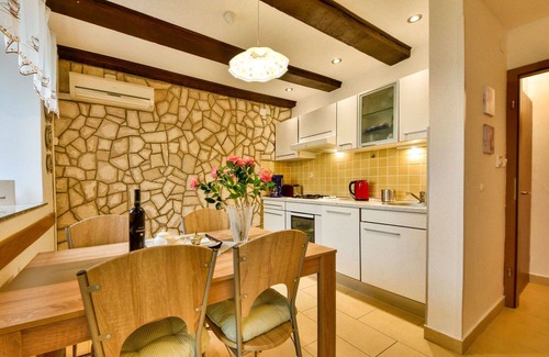 Selce House | Wonderful villa for 4 people with A/C, WIFI, TV and terrace