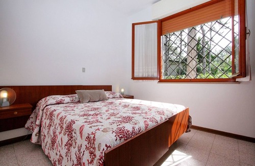 Lignano Pineta House | Wonderful villa for 6 people with A/C, TV, terrace, pets allowed and parking