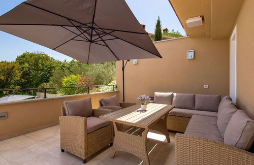 Tribulje House | Wonderful villa for 10 guests with WIFI, A/C, private pool, TV and terrace