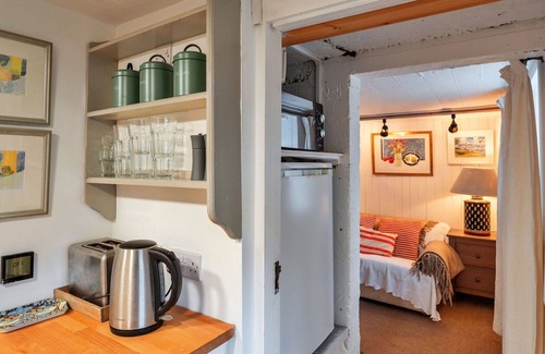 Praa Sands House | Wonderful villa for 2 guests with WIFI