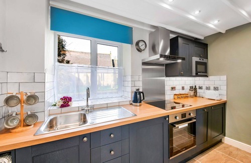 Grewelthorpe House | Wonderful villa for 2 guests with WIFI, TV and pets allowed