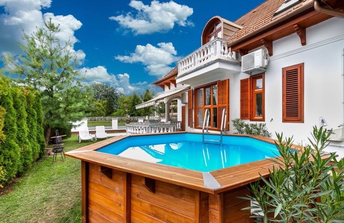 Balatonbereny House | Wonderful villa for 8 people with WIFI, private pool, A/C, TV, terrace, pets allowed and parking