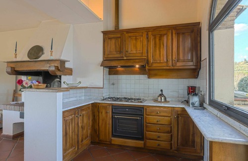 Scandicci House | Wonderful villa for 12 guests with private pool, WIFI, TV, terrace, pets allowed and panoramic .