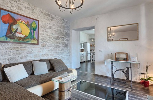 Salakovci House | Wonderful villa with private pool, A/C, WIFI, TV, terrace, pets allowed and panoramic view