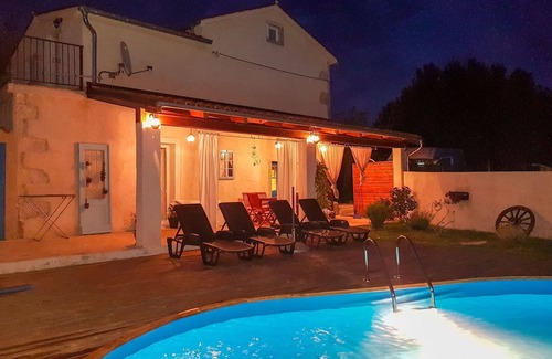 Salakovci House | Wonderful villa with private pool, A/C, WIFI, TV, terrace, pets allowed and panoramic view