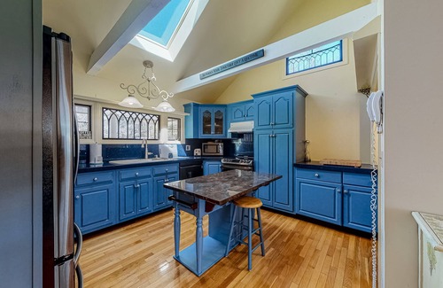 Cotuit House | Wonderful waterfront getaway with furnished deck, pond access, kayaks & WiFi