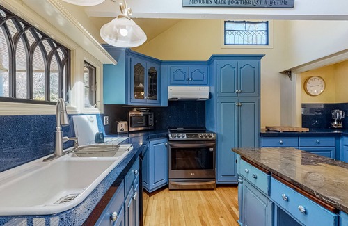 Cotuit House | Wonderful waterfront getaway with furnished deck, pond access, kayaks & WiFi