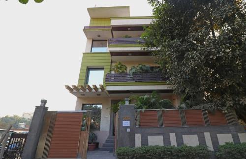 DLF Phase 3 Hotel | Wonderland Inn Near Aravali Biodiversity Park