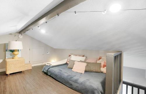 Encanto House | Wonderland Retreat - Near Downtown, Free Parking
