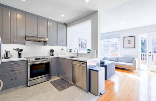 Vaughan House | Wonderland View Home
