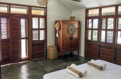 Wongaling Beach Apartment | Wongalinga Absolute Beachfront ~ Tropical Oasis