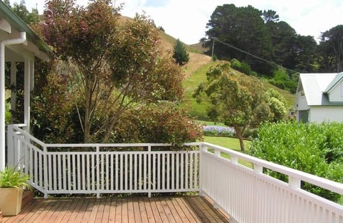 Tawa Cottage | -WOODBURN COTTAGE- Superior self-contained rural - 15 mins from Wellington CBD