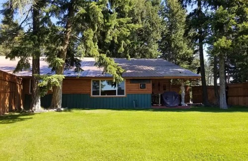 Kalispell House | Woodcrafters Cabin on 2.5 acres