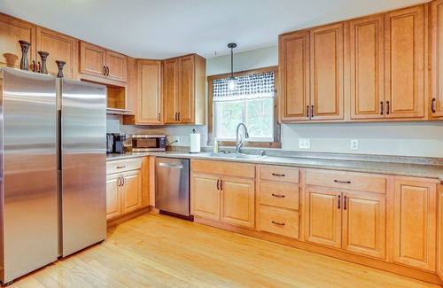 Ava House | Wooded Escape w/Pond & Grill in Pleasant City!