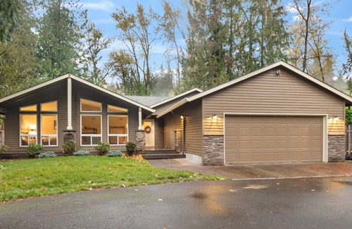 Marmot House | Wooded Riverside Retreat, Pet Friendly, Single Level, Open Layout, Hot Tub, BBQ, 20 Miles to Mt Hood