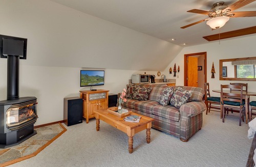 Tahoe Woods Apartment | Woodland Hideaway: Studio, 1 BA Apartment in Tahoe City, Sleeps 4