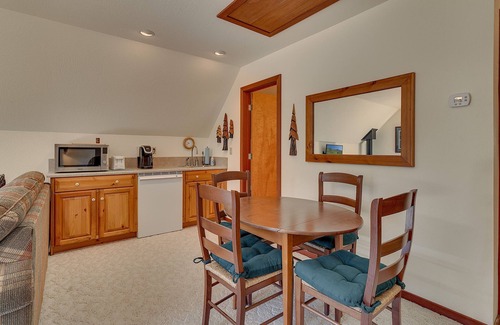 Tahoe Woods Apartment | Woodland Hideaway: Studio, 1 BA Apartment in Tahoe City, Sleeps 4