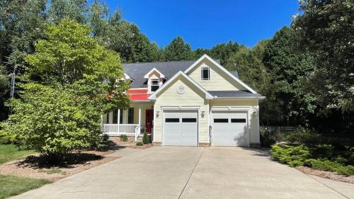 Three Oaks House | Woodland Paradise