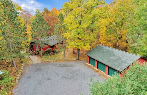 Markville Cabin | Woodland Trails Cabin on 130 acres with wildlife and miles of private trails