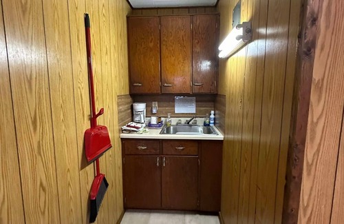 Alma Cabin | Woodlands Retreat next to the Mississippi River