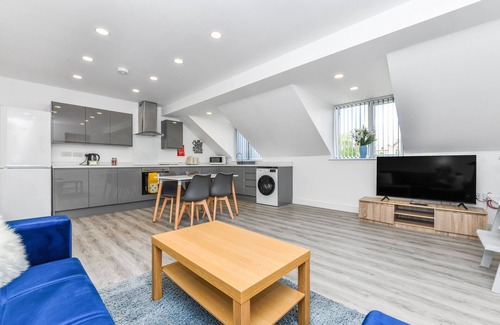 Hucknall Apartment | Woodstock House Flat 9 - Your Hucknall Home: 2BR Apartment