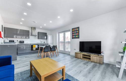 Hucknall Apartment | Woodstock House Flat 8 - Charming 2BR Hucknall