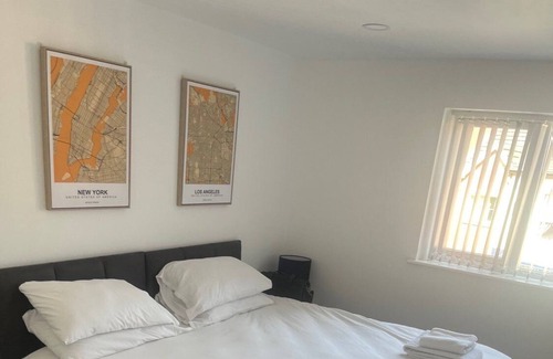 Hucknall Apartment | Woodstock House Flat 6 - 2BR Hucknall Haven