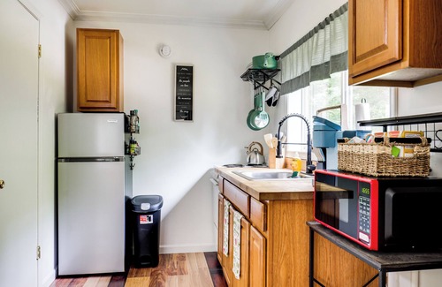 Pelkie Apartment | Woodsy & Charming! Tiny Cottage w/Yard in Pelkie