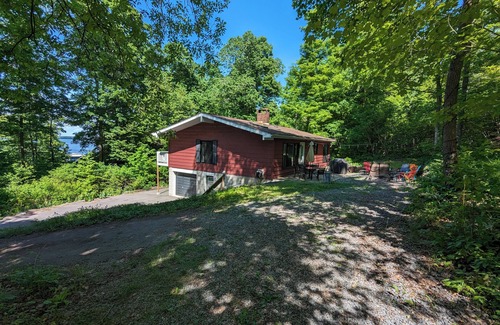 Prince Edward House | Woodsy hillside cottage with water view