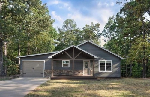 Brookeland House | Woodsy Lake House Retreat - 3 min from Rayburn Resort Clubhouse. Pet-Friendly!