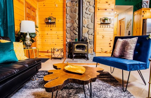 Cold Springs Cabin | Woodsy Retreat: Swim Pinecrest/Ski Dodge! WIFI