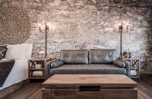 Prescott Hotel | Work & Lounge Space | Free Parking