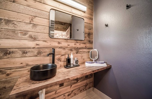Prescott Hotel | Work & Lounge Space | Free Parking